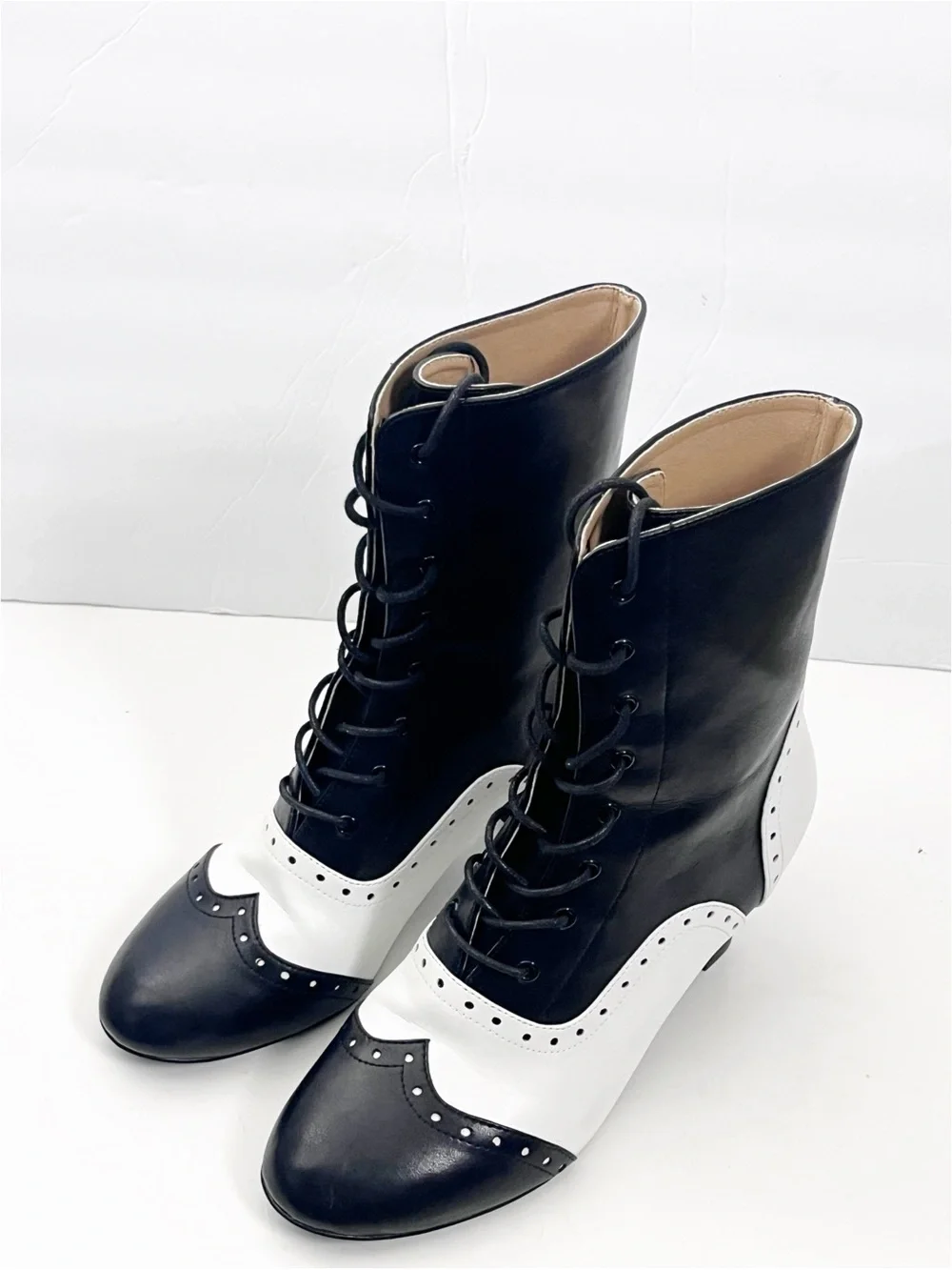 UNIQUE VINTAGE Black White Almond Toe Lace Up Booties Size 10 Victorian Preppy